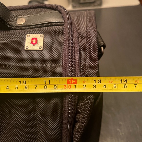 Swiss Army black travel bag. - Picture 14 of 15